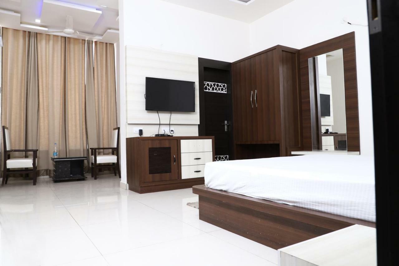 Diwan Hotel And Restaurant Surkhi ภายนอก รูปภาพ