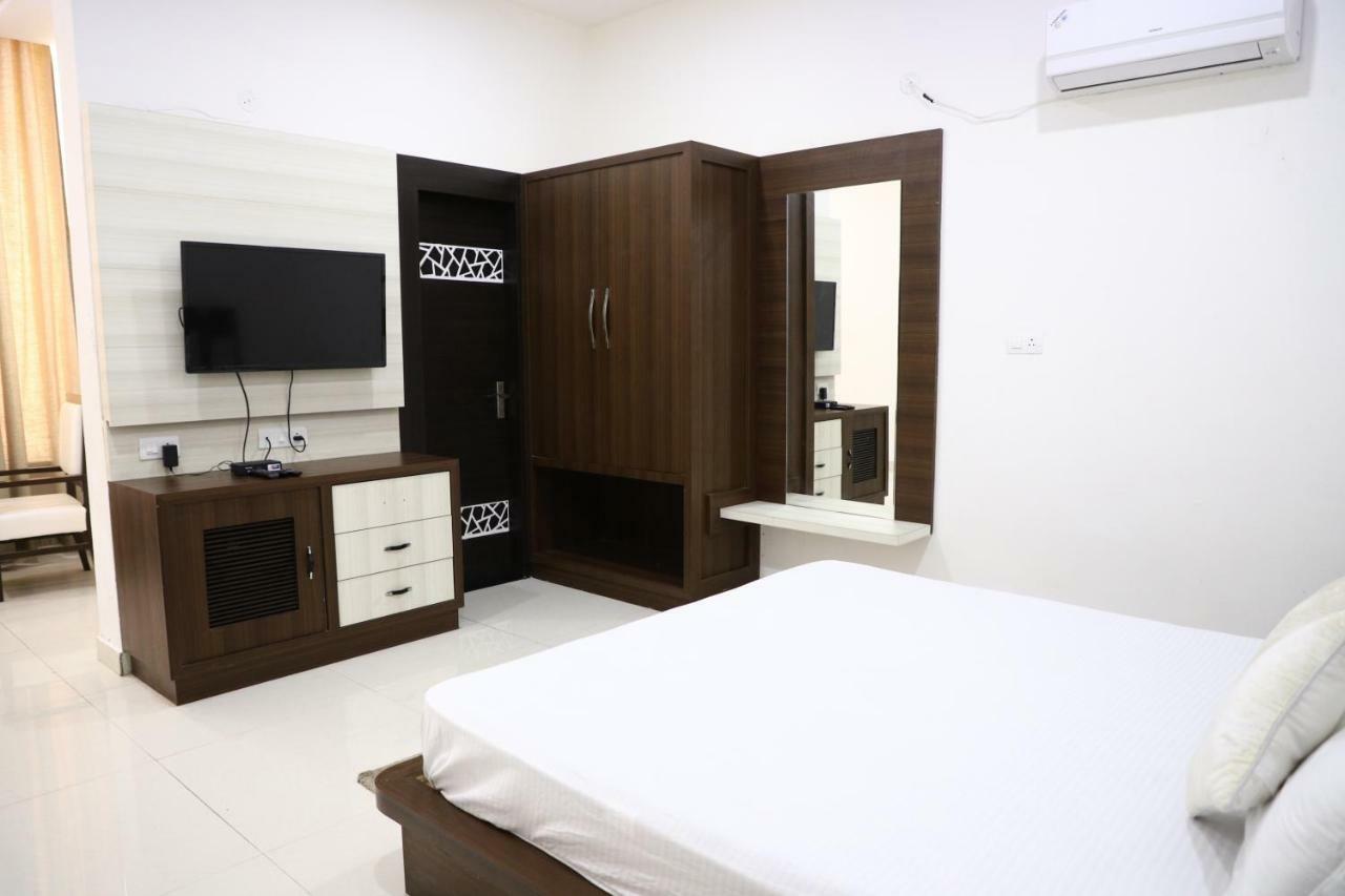 Diwan Hotel And Restaurant Surkhi ภายนอก รูปภาพ
